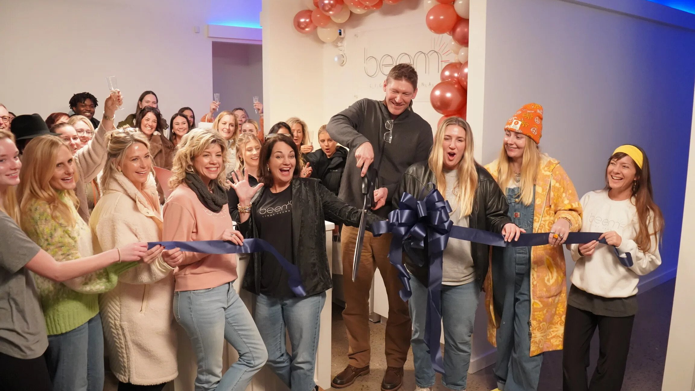 Beem Light Sauna Nashville celebrates grand opening with ribbon cutting ceremony.